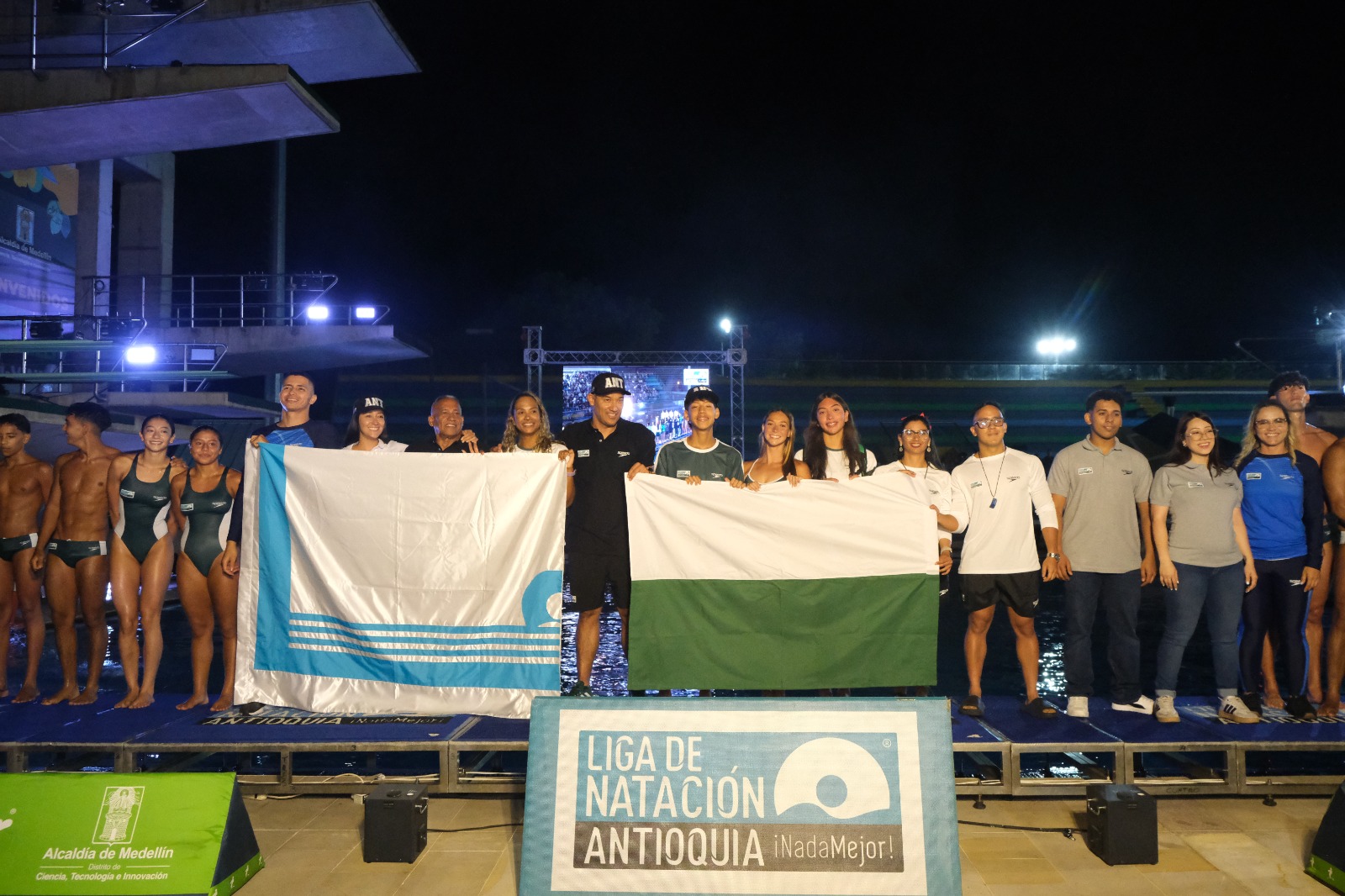 Las selecciones Antioquia de natación ya conocen sus uniformes 2026